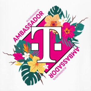 Abbildung der floralen T-Inszenierung, die durch die Schriftzüge "AMBASSADOR" und "LOVEMAGENTA" eingefasst ist.