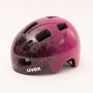 Ein rosa-schwarzer UVEX-Fahrradhelm mit geometrischen Linienmustern und zahlreichen Belüftungsöffnungen, dargestellt auf weißem Hintergrund.