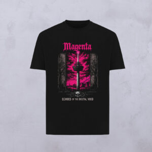 Schwarzes T-Shirt mit einer rosa Illustration eines Turms inmitten von Bäumen, dem Wort „Magenta“ oben und dem Text „Echoes of the Digital Void“ unterhalb des Bildes – entworfen in Zusammenarbeit mit dem LOVE MAGENTA Studio.