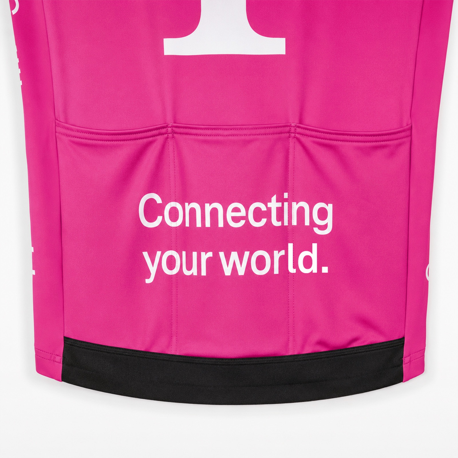 Detailansicht der Rückentasche des Telekom Cycling Jersey mit dem Schriftzug „Connecting your world."
