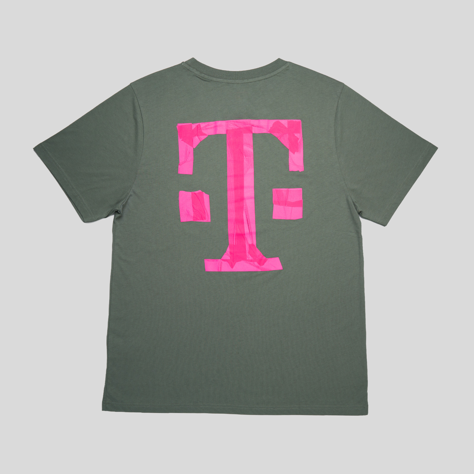 TAPE ART T-SHIRT in Grün von LOVE MAGENTA
