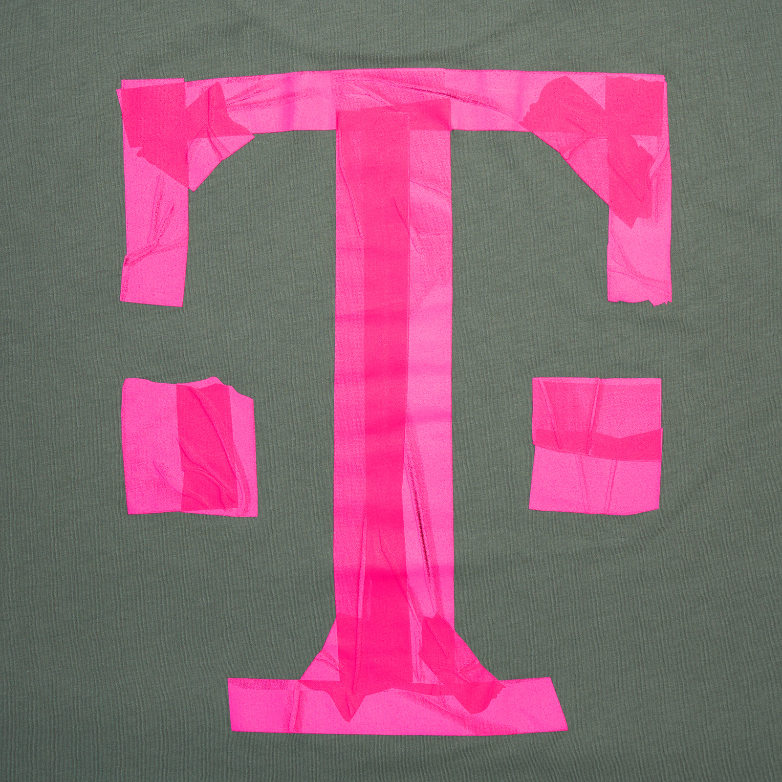 TAPE ART T-SHIRT in Grün von LOVE MAGENTA