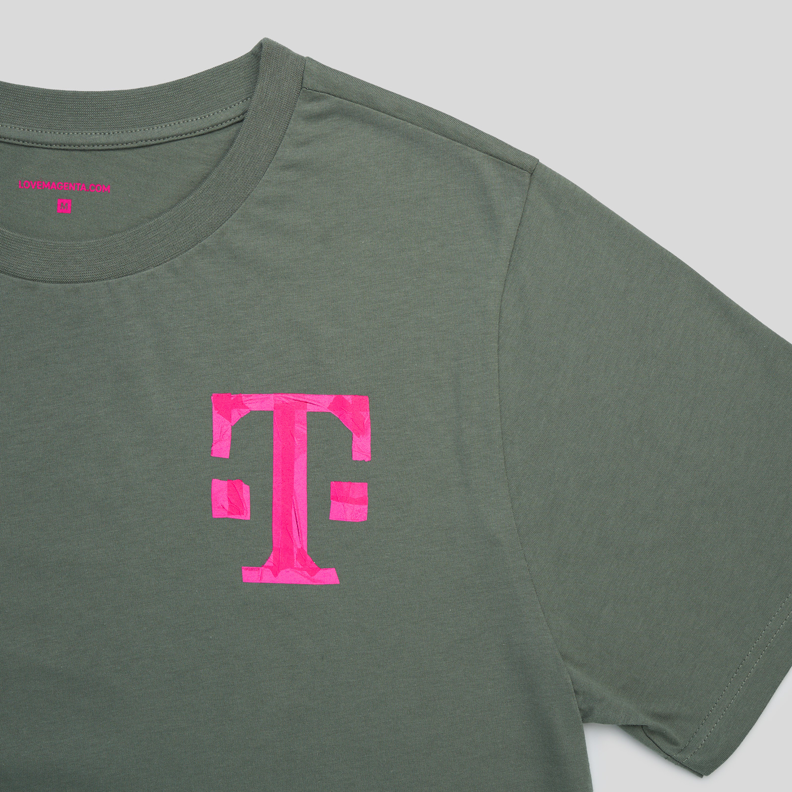 TAPE ART T-SHIRT in Grün von LOVE MAGENTA